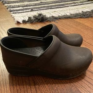 Dansko Professional Antique Brown Clogs Size 36